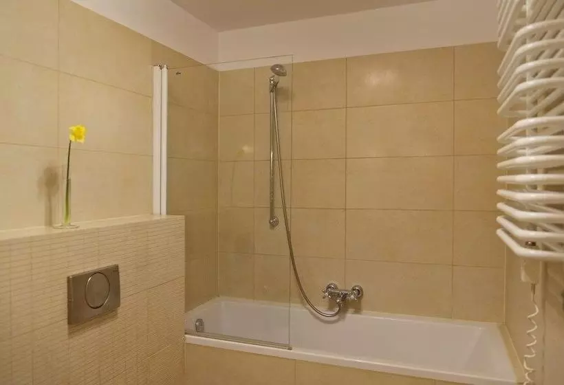 هتل Angel Plaza Apartments  Old Town