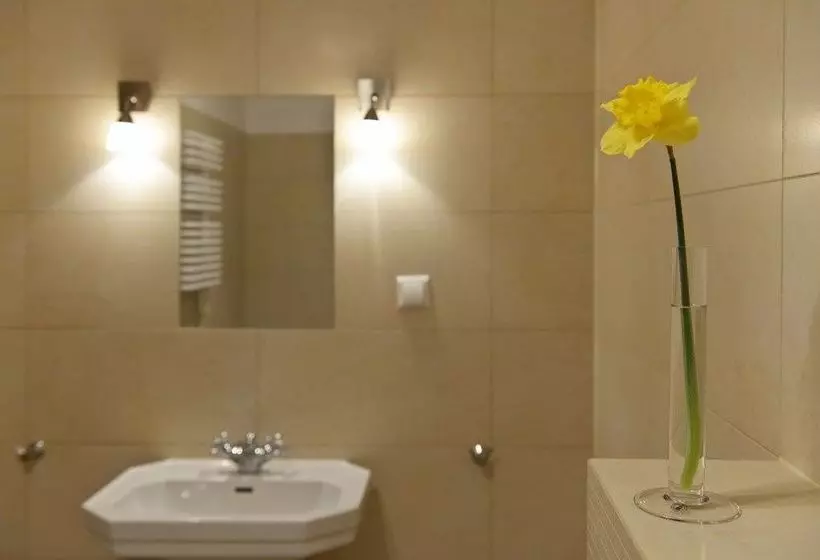 هتل Angel Plaza Apartments  Old Town