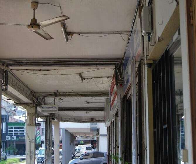 Borneo Seahare Guesthouse   Hostel