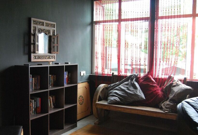 Borneo Seahare Guesthouse   Hostel