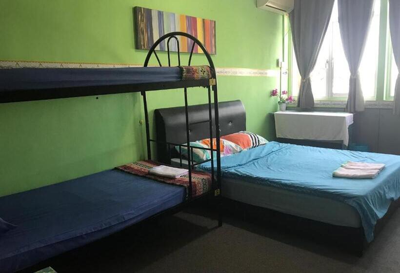 Borneo Seahare Guesthouse   Hostel