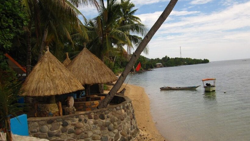 مبيت وإفطار Larantuka Beach Apartments