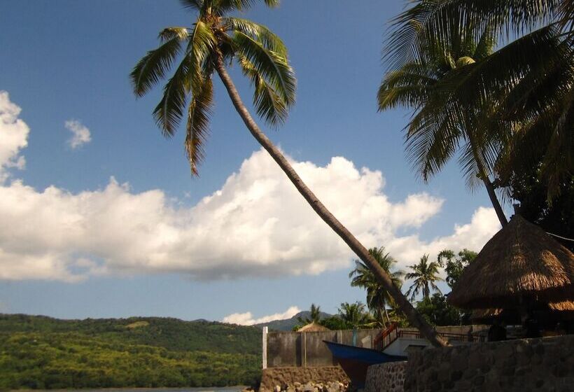 مبيت وإفطار Larantuka Beach Apartments