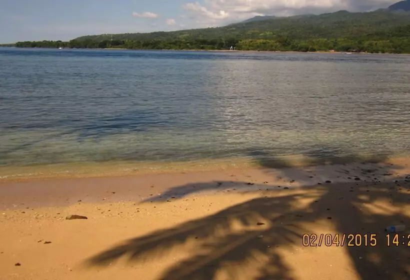 ベッドアンドブレックファースト Larantuka Beach Apartments