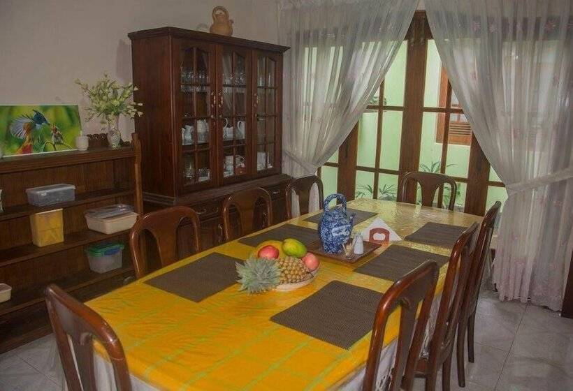 مبيت وإفطار Granary Home Stay