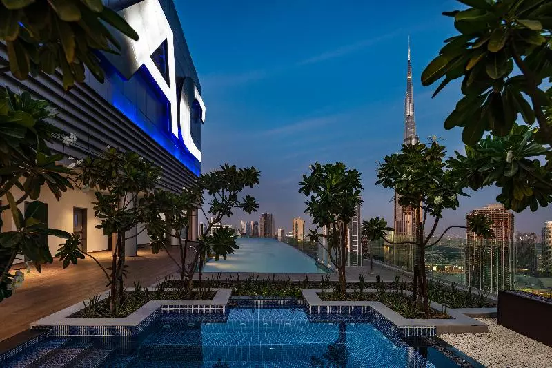 هتل Staycae Paramount Sheikh Zayed