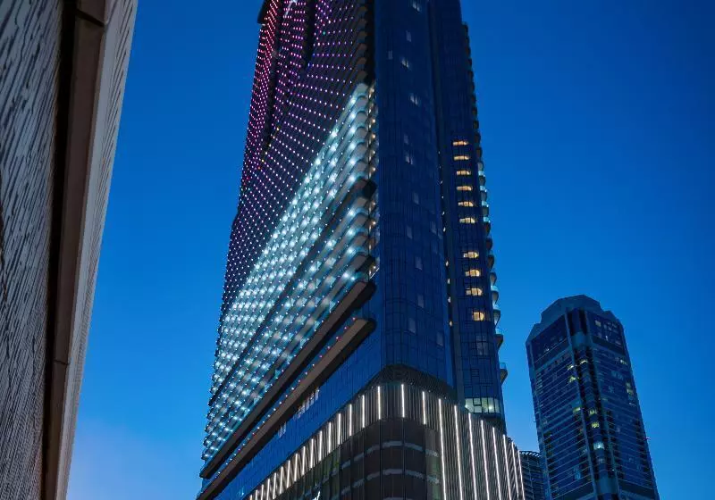 هتل Staycae Paramount Sheikh Zayed
