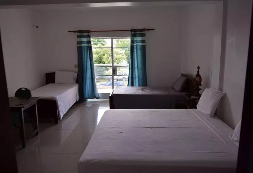 هتل Auberge Du Rayon Vert