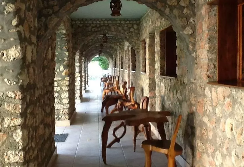هتل Auberge Du Rayon Vert