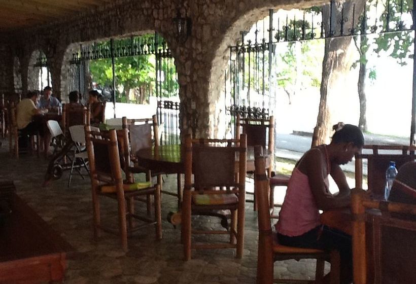 هتل Auberge Du Rayon Vert