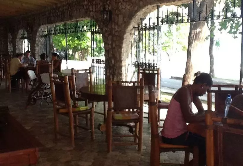 هتل Auberge Du Rayon Vert