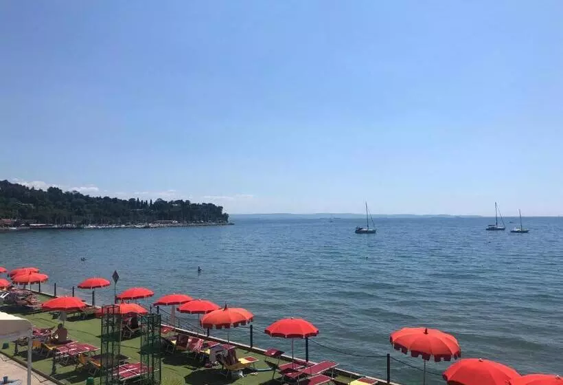 Hotelli Maximilian Suites