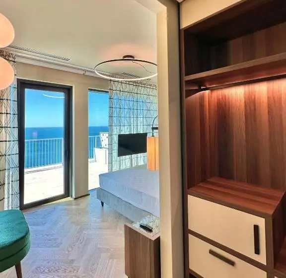 Hotelli Maximilian Suites