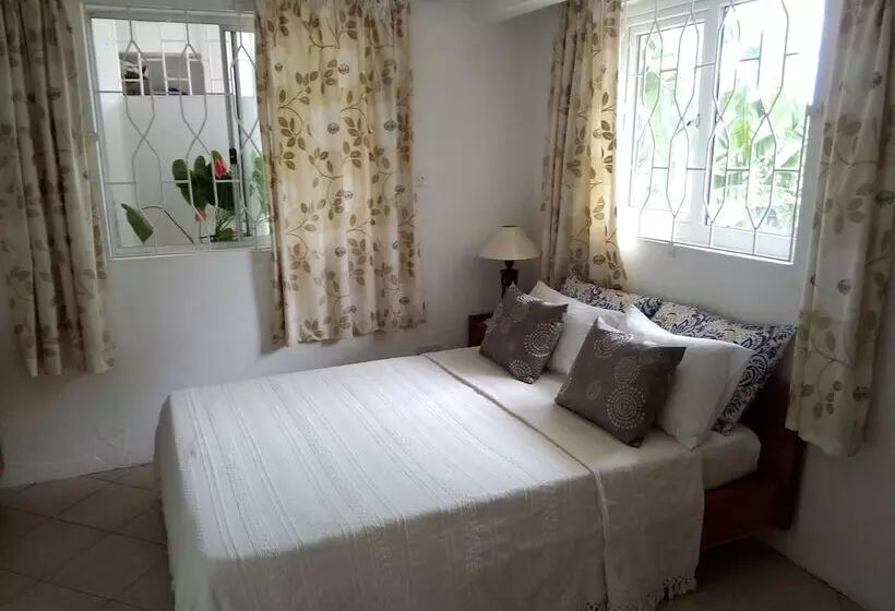 پانسیون Chez Lorna 3 Nights Or Plus