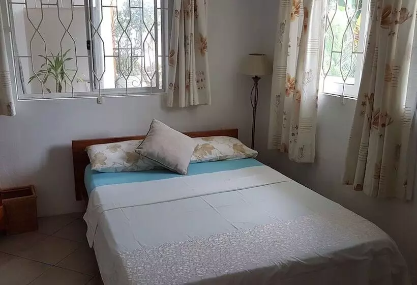پانسیون Chez Lorna 3 Nights Or Plus