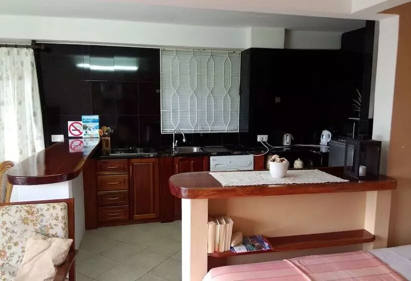 پانسیون Chez Lorna 3 Nights Or Plus