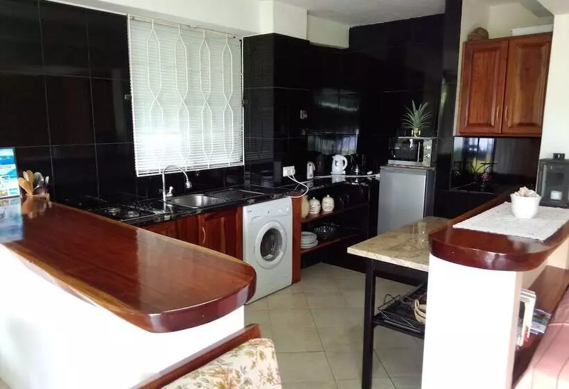 پانسیون Chez Lorna 3 Nights Or Plus