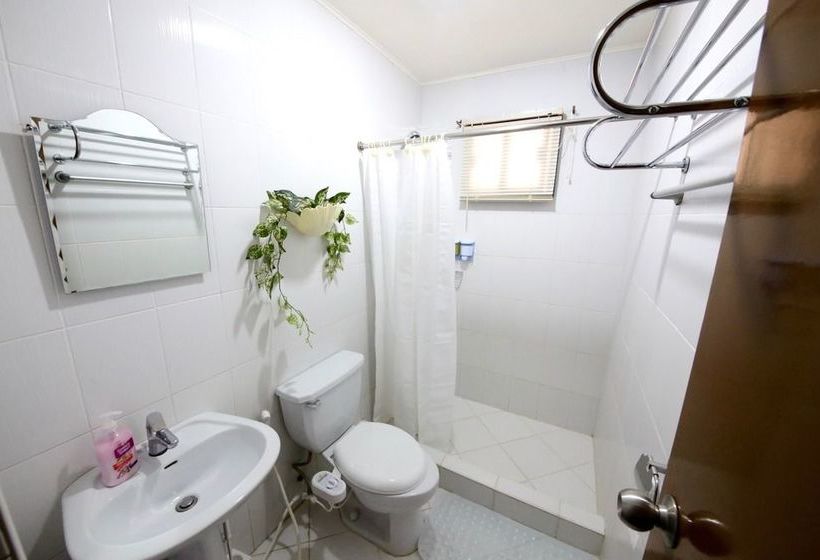 פנסיון Dee Guesthouse   White Sands