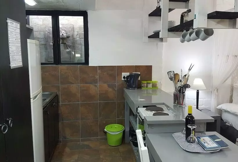 پانسیون Hornbill House