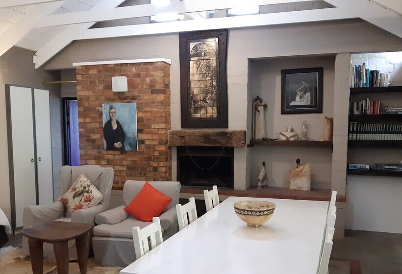 פנסיון Hornbill House