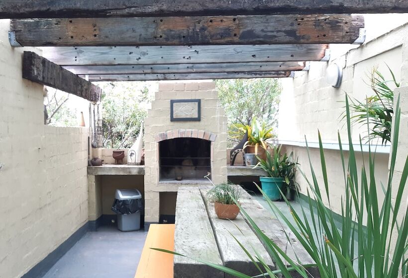 פנסיון Hornbill House