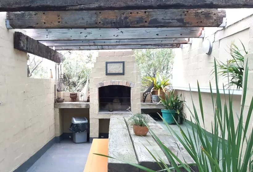 پانسیون Hornbill House