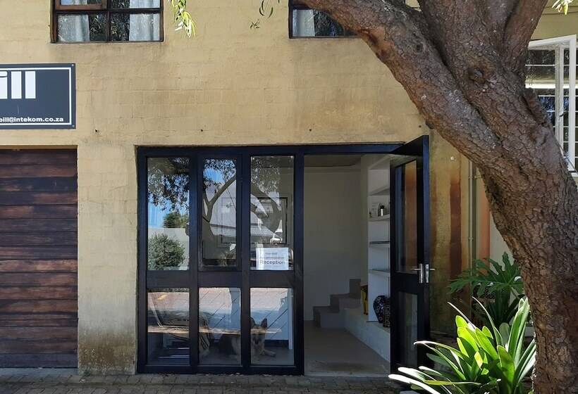 פנסיון Hornbill House