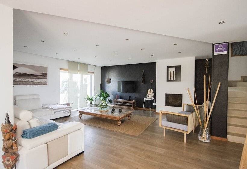 Ferrel Surf House Hostel