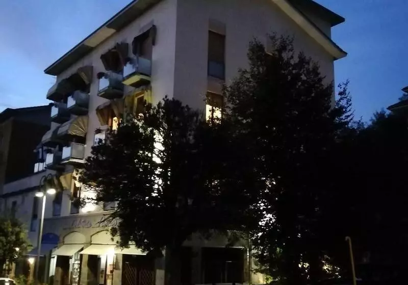 Hotelli Albergo Marenghi