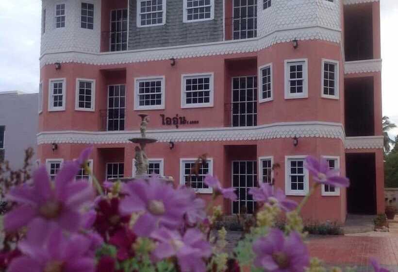 בית מלון כפרי Na Banmae Resort