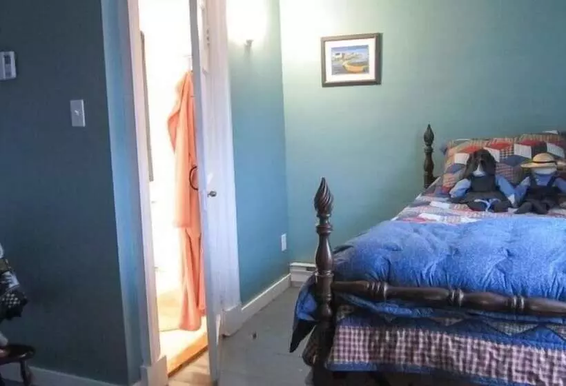 Grand Oak Manor Bed And Breakfast
