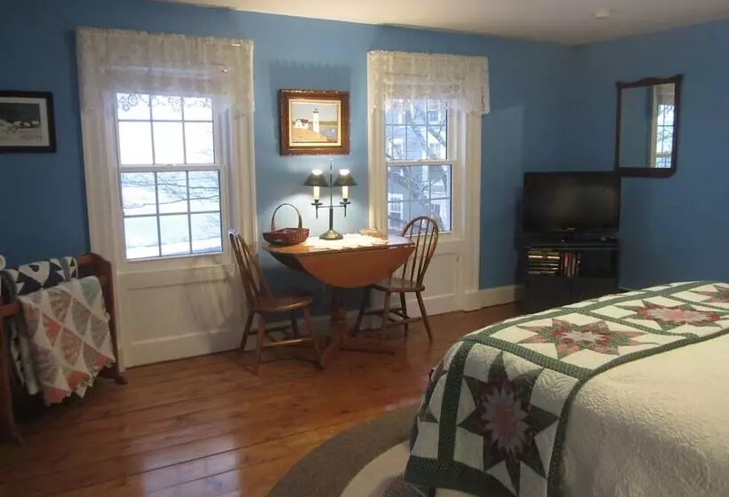 Grand Oak Manor Bed And Breakfast