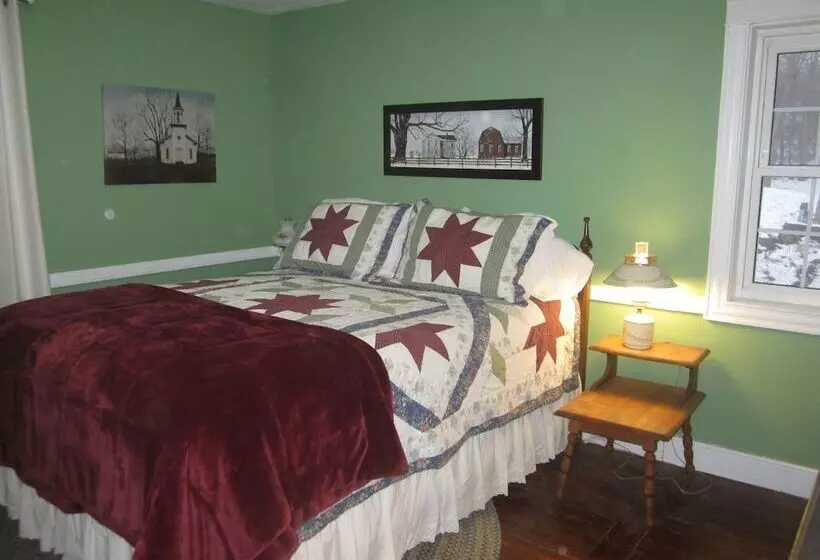 Grand Oak Manor Bed And Breakfast