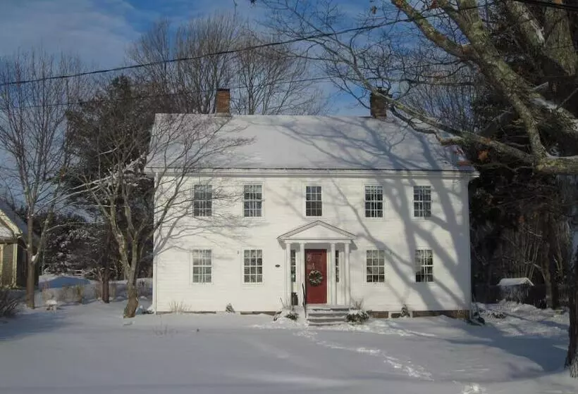 Grand Oak Manor Bed And Breakfast