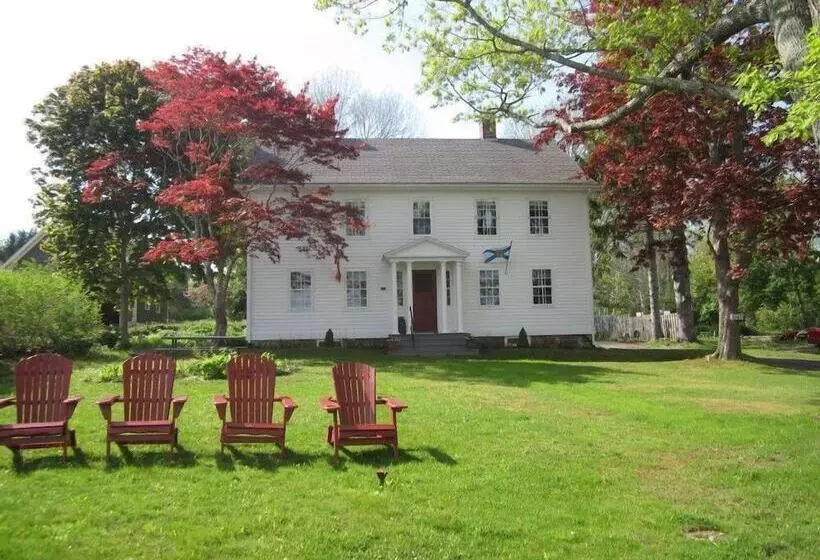 Grand Oak Manor Bed And Breakfast