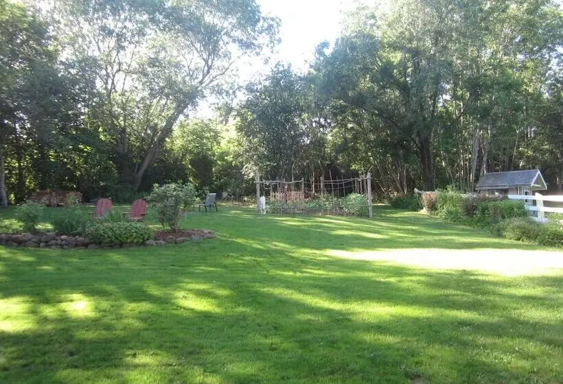 Grand Oak Manor Bed And Breakfast