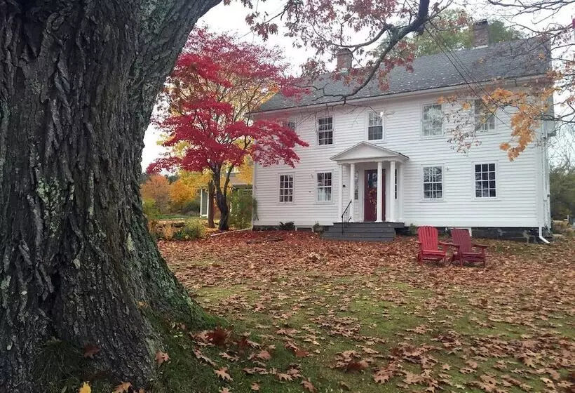 Grand Oak Manor Bed And Breakfast