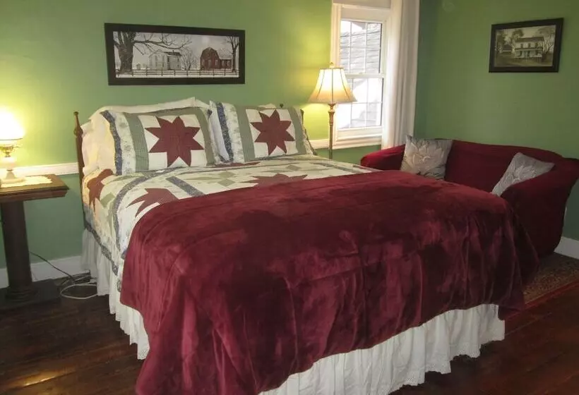 Grand Oak Manor Bed And Breakfast