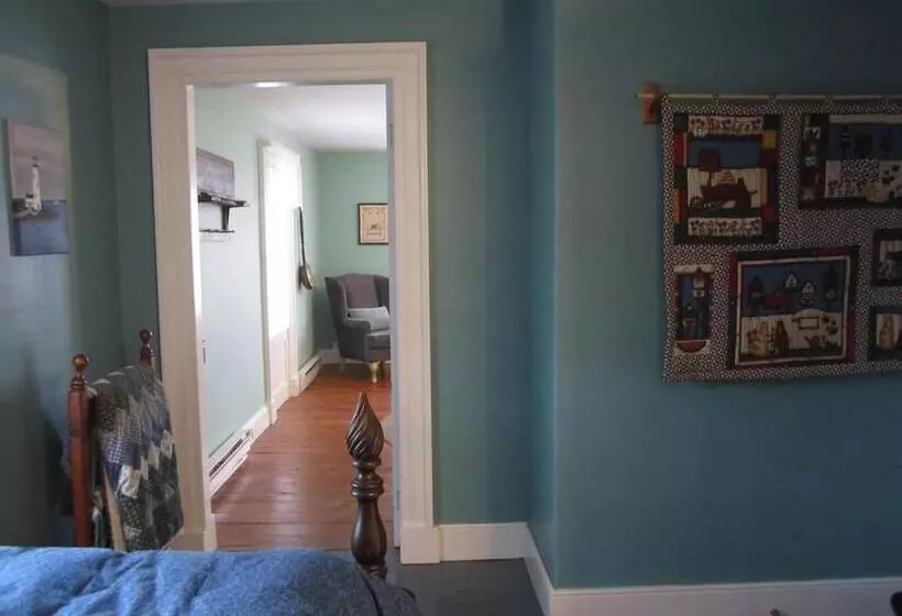 Grand Oak Manor Bed And Breakfast
