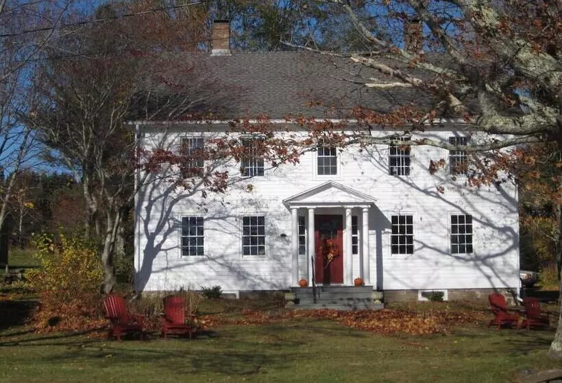 Grand Oak Manor Bed And Breakfast