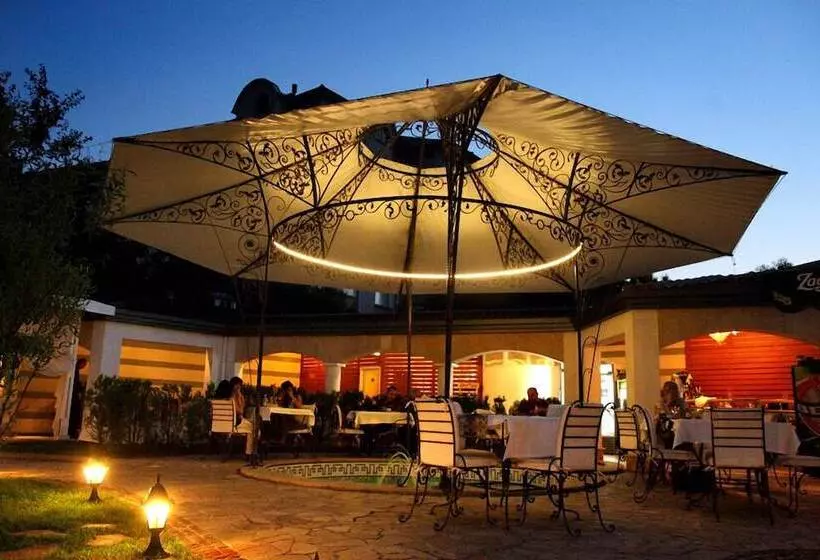 Hotelli Green Garden