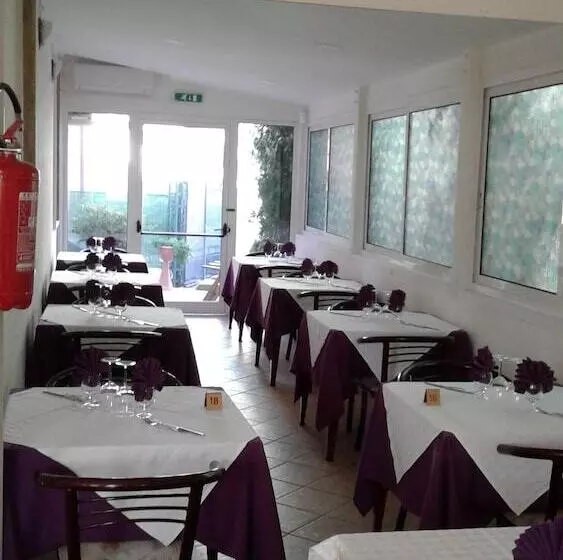 ホテル Ristorante Chiar Di Luna