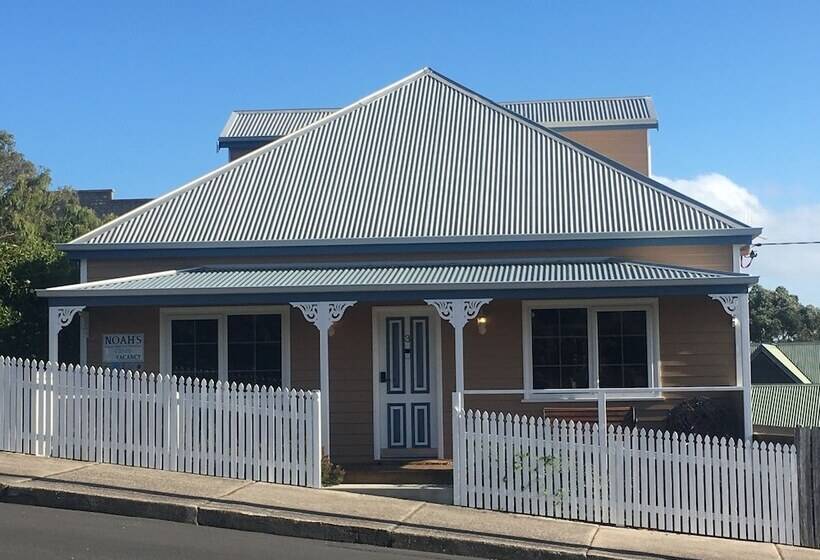 Noah's Stanley Luxury Bed And Breakfast