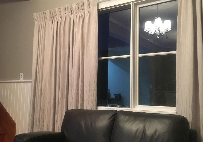 Noah's Stanley Luxury Bed And Breakfast