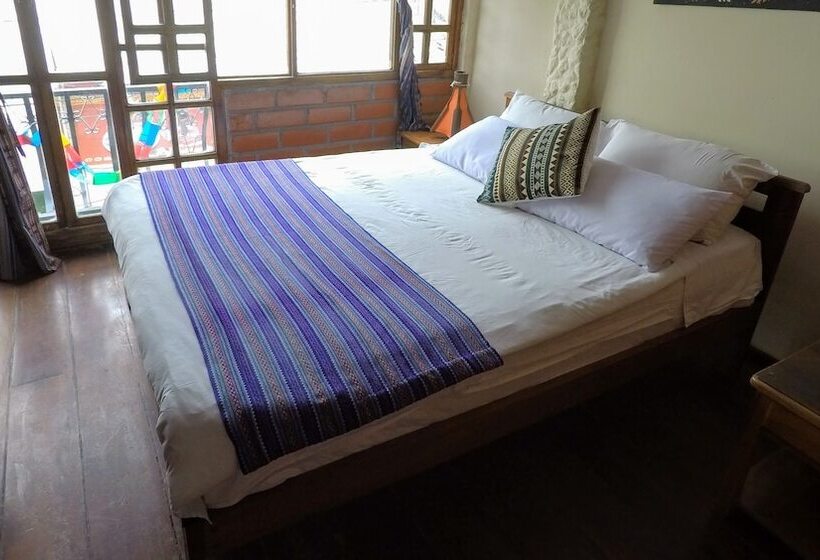 هتل Erupcion Backpackers Hostel