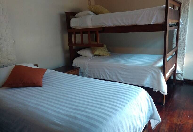 هتل Erupcion Backpackers Hostel