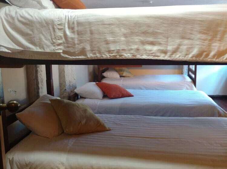 هتل Erupcion Backpackers Hostel