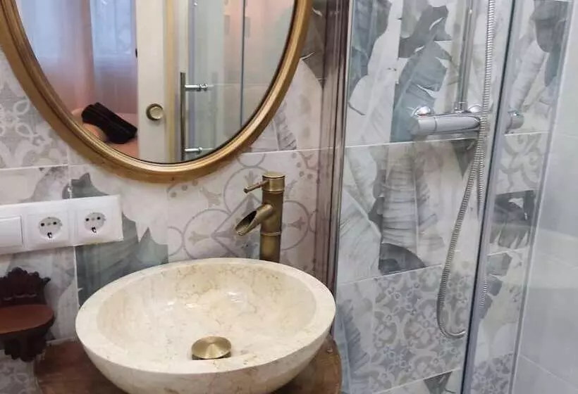 هاستل Studios Or Privates