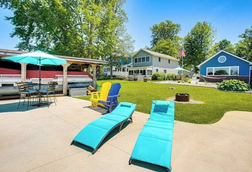 Waterfront W/ Boat Dock: Retreat On Indian Lake