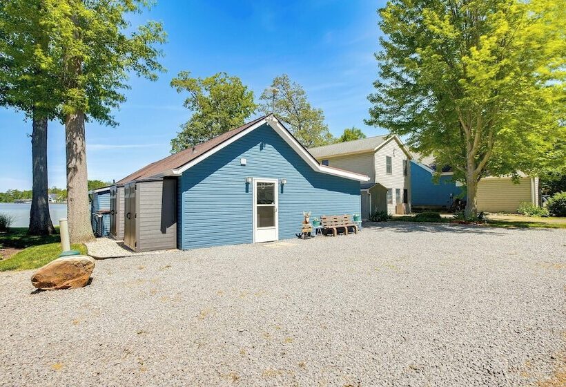 Waterfront W/ Boat Dock: Retreat On Indian Lake